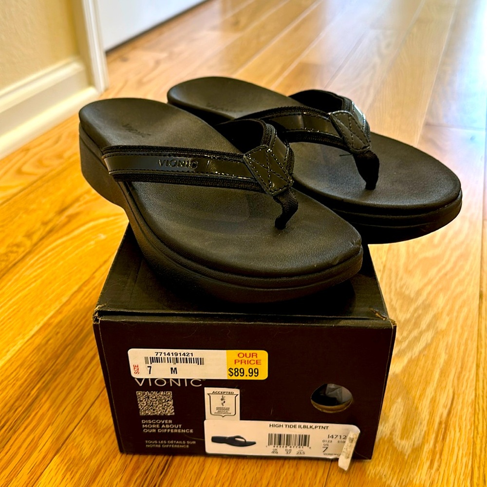 Vionic women’s sandals, size 7, EUC
